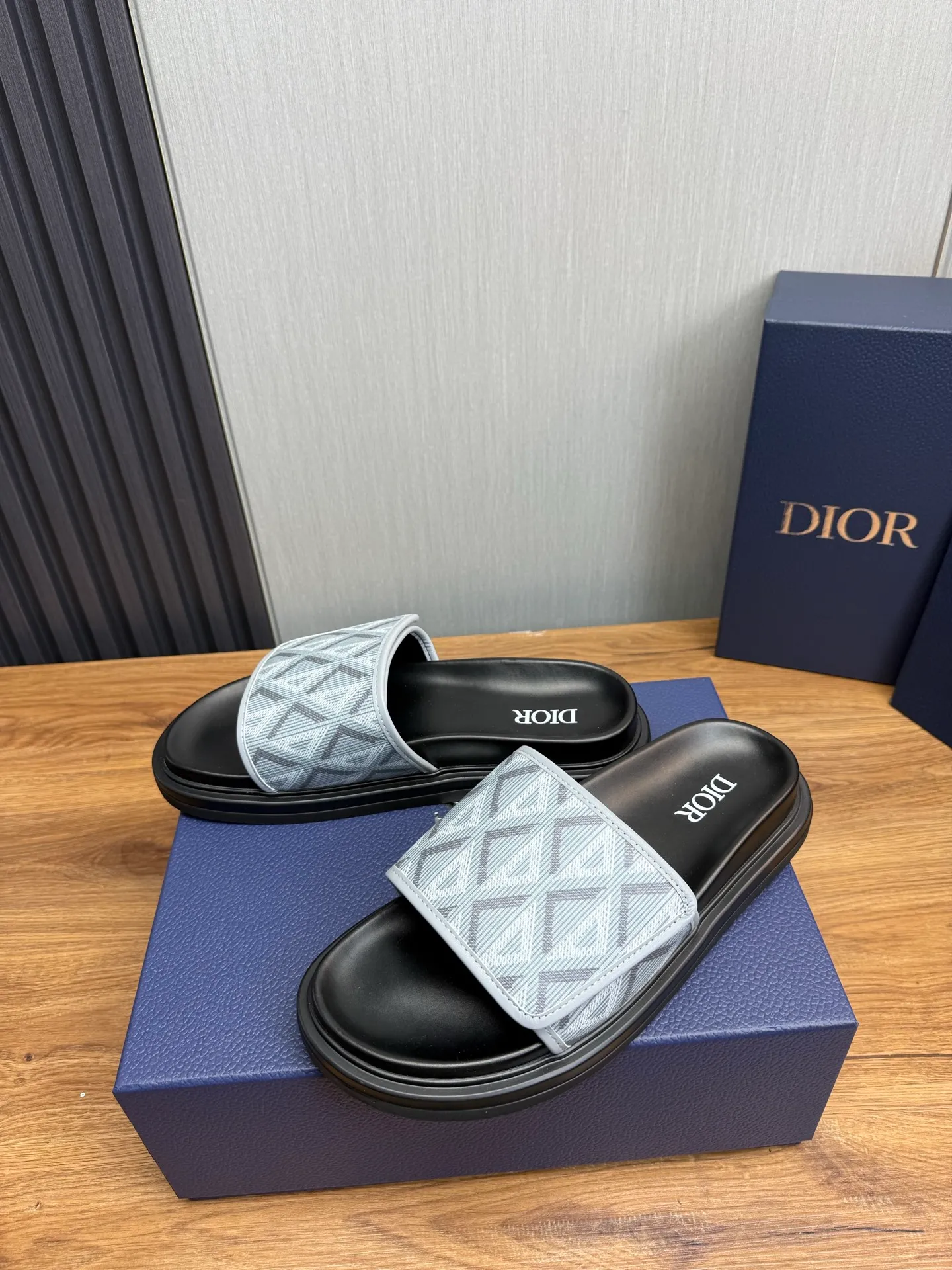 Men's shoes 💰280💰 Dior. Men's slippers 🩴Official website 1:1 production 38-45 yards 45 46 🉑️Customized original material shipped✅
